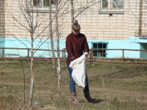 12 и 19 апреля 2019 года на территории Озерненского городского поселения Духовщинского района Смоленской области прошел весенний субботник - фото - 23